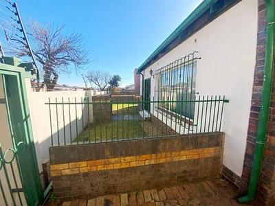 2 Bedroom House For Sale in Johannesburg - wRqu.webp