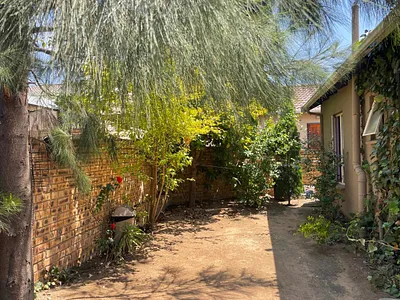 2 Bedroom House For Sale in Roodepoort - jxRq.webp