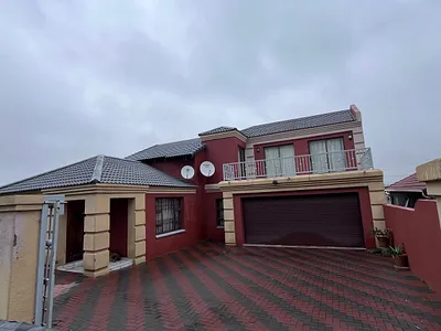 5 Bedroom House For Sale in Johannesburg - oKI9.webp
