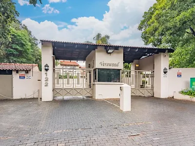 4 Bedroom Townhouse To Rent in Sandton - oVJE.webp