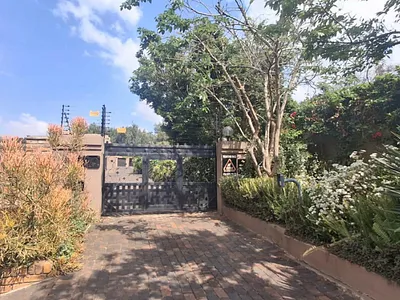 4 Bedroom House For Sale in Roodepoort - img