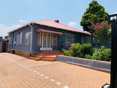 4 Bedroom House For Sale in Johannesburg - img
