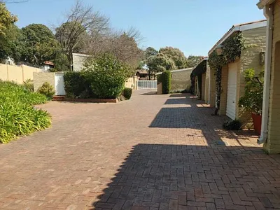 2 Bedroom Townhouse To Rent in Sandton - t09g.webp