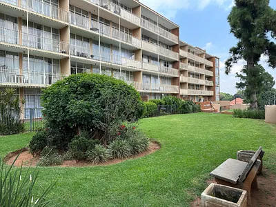 1 Bedroom Apartment For Sale in Johannesburg - KBWq.webp