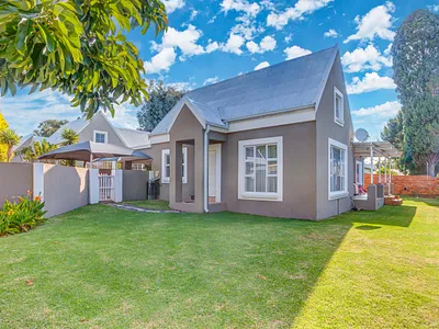 3 Bedroom Townhouse For Sale in Sandton - wzoI.webp