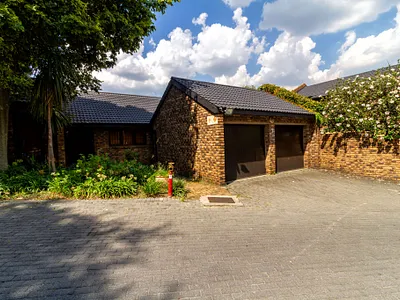 3 Bedroom Apartment For Sale in Sandton - qSr5.webp