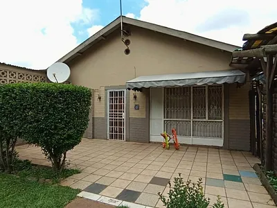 5 Bedroom House For Sale in Germiston - DcUB.webp