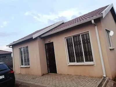 2 Bedroom House For Sale in Soweto - yERf.webp