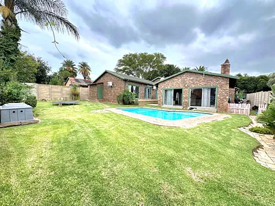 3 Bedroom House For Sale in Centurion - Ve4F.webp