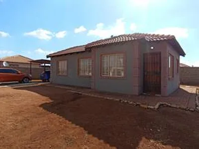 3 Bedroom House For Sale in Akasia - WOjF.webp