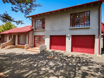 3 Bedroom House For Sale in Kempton Park - NmpE.webp