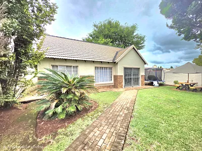 3 Bedroom Townhouse For Sale in Centurion - p3Ta.webp