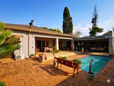 3 Bedroom House For Sale in Johannesburg - V6qr.webp
