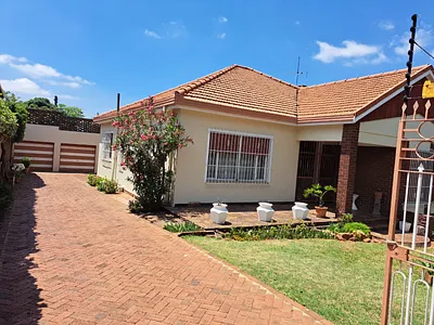 3 Bedroom House For Sale in Johannesburg - LvYV.webp