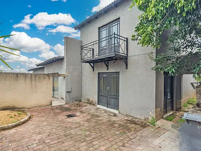 3 Bedroom House For Sale in Randburg - img