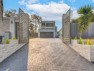 4 Bedroom House For Sale in Sandton - img