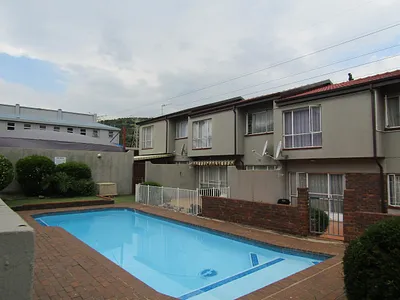 3 Bedroom Townhouse For Sale in Johannesburg - L9L6.webp