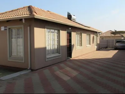 4 Bedroom House For Sale in Alberton - DOo0.webp