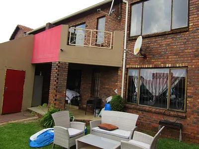 2 Bedroom Apartment For Sale in Johannesburg - 0mBP.webp