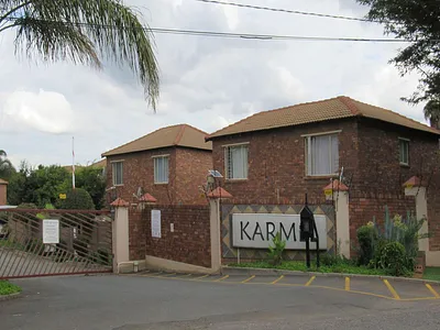 2 Bedroom Townhouse For Sale in Roodepoort - gQLK.webp