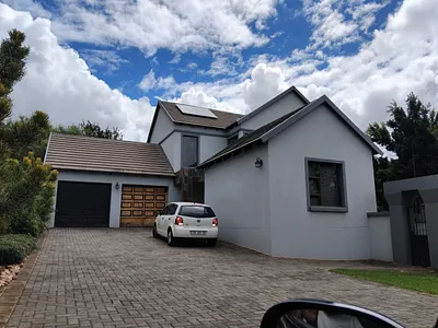4 Bedroom House For Sale in Krugersdorp - cou8.webp