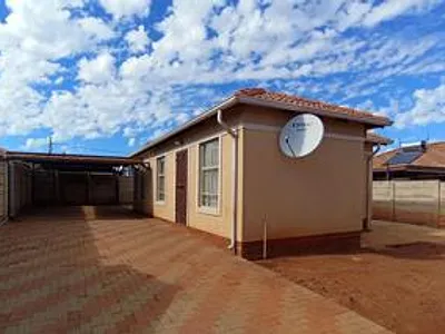 3 Bedroom House For Sale in Akasia - 9x3M.webp