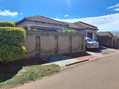 4 Bedroom House For Sale in Soweto - SDWB.webp