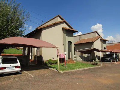 4 Bedroom Townhouse For Sale in Johannesburg - g00J.webp