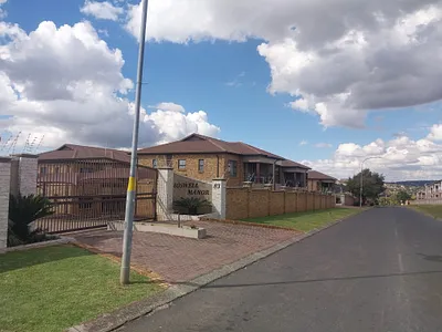 2 Bedroom Apartment For Sale in Johannesburg - vkrF.webp