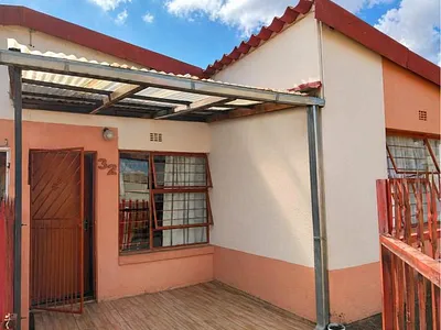 3 Bedroom Townhouse For Sale in Johannesburg - dvQ0.webp