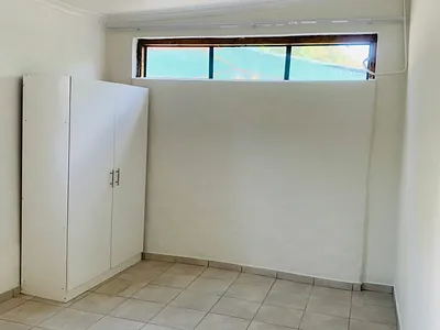 0.5 Bedroom Apartment To Rent in Johannesburg - Ula3.webp