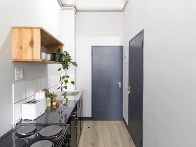 1 Bedroom Apartment To Rent in Johannesburg - RwhB.webp