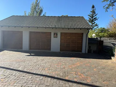 4 Bedroom House For Sale in Roodepoort - rBpi.webp