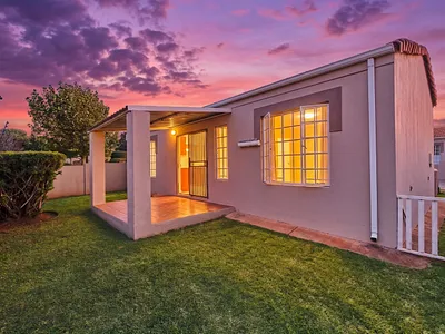 2 Bedroom Townhouse For Sale in Randburg - 3zWk.webp