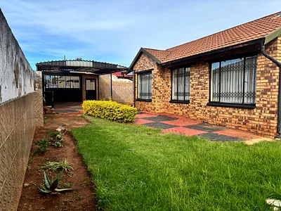 3 Bedroom House For Sale in Soweto - 7sEp.webp