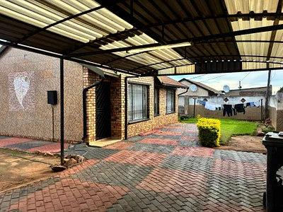 3 Bedroom House For Sale in Soweto - qqoS.webp