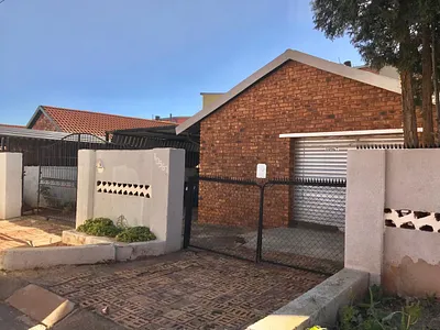 2 Bedroom House For Sale in Soweto - hsDV.webp