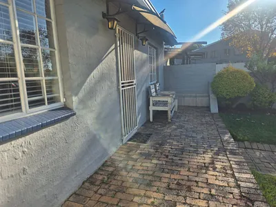 2 Bedroom Townhouse To Rent in Sandton - nIwP.webp