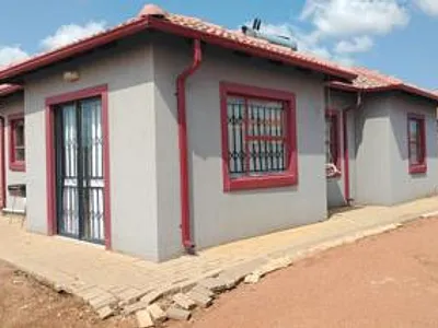 3 Bedroom House For Sale in Akasia - YBZ8.webp