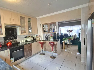 3 Bedroom House To Rent in Roodepoort - 4voU.webp