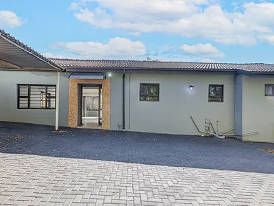 3 Bedroom Townhouse For Sale in Sandton - 9l0D.webp