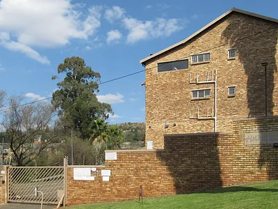 2 Bedroom Apartment For Sale in Roodepoort - 31NR.webp