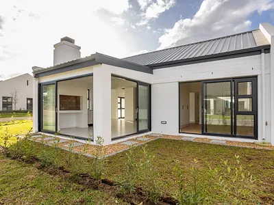 2 Bedroom House For Sale in Paarl - img