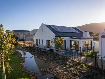 2 Bedroom House For Sale in Paarl - img