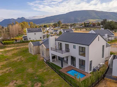 4 Bedroom House For Sale in Paarl - img