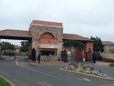 2 Bedroom Apartment For Sale in Germiston - img