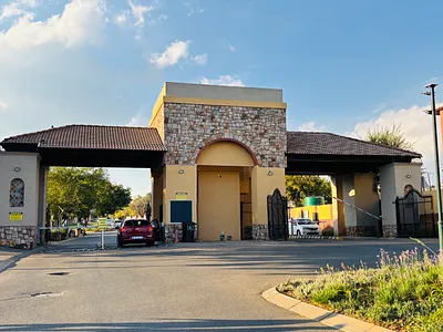 2 Bedroom Apartment For Sale in Germiston - f1Lf.webp