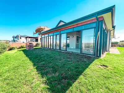 2 Bedroom House To Rent in Plettenberg Bay - sjV2.webp