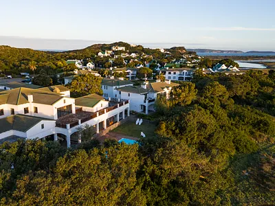 2 Bedroom Apartment For Sale in Plettenberg Bay - ND8f.webp