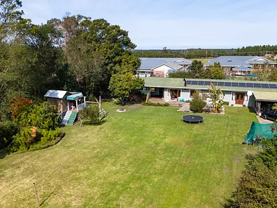 6 Bedroom House For Sale in Humansdorp - img